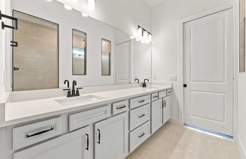 Owner's Bath w/Dual Sinks