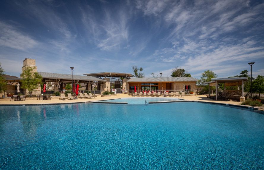 Beach-entry pool with seating