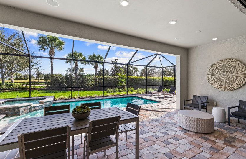 Covered lanai, perfect outdoor living space