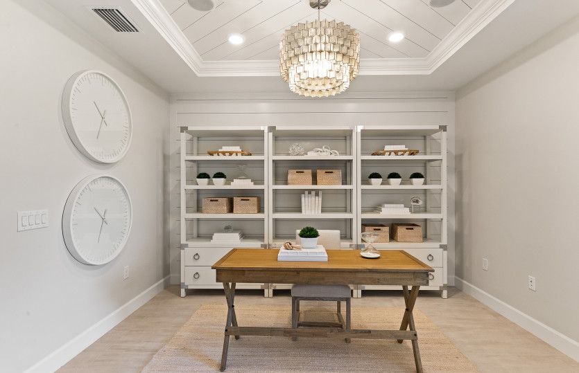 Enclosed flex room with optional dropped tray ceiling