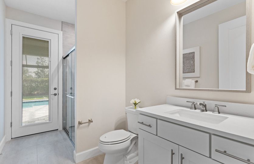 Pool bath with access to the lanai