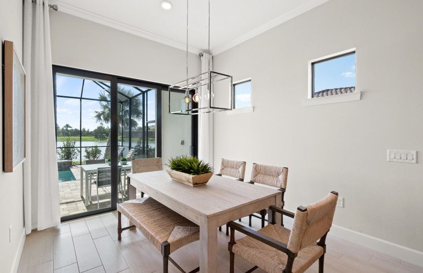 Café with access to the lanai