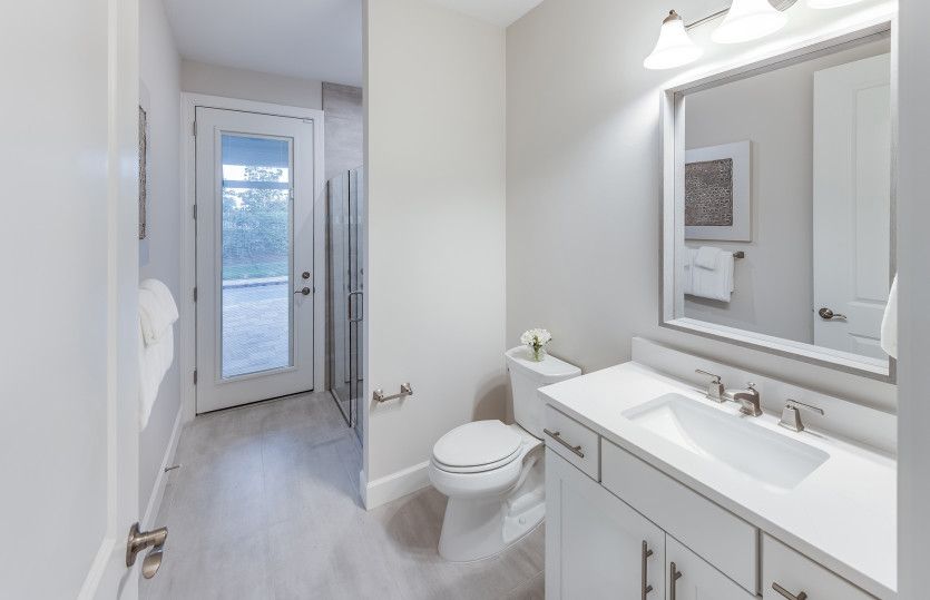 Pool bath with access to the lanai