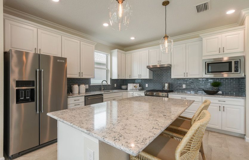 Kitchen with eat-in island