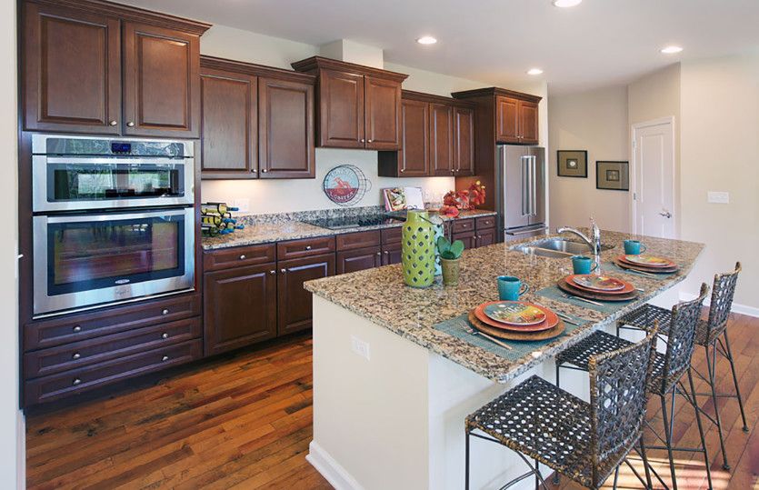 Similar Plan Representation: Large Kitchen Island