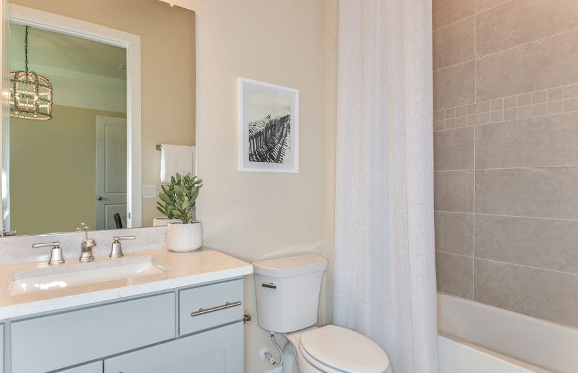 Secondary Bathroom with Modern Finishes