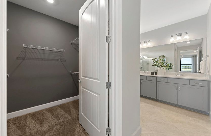 Large walk-in closet in owner's suite
