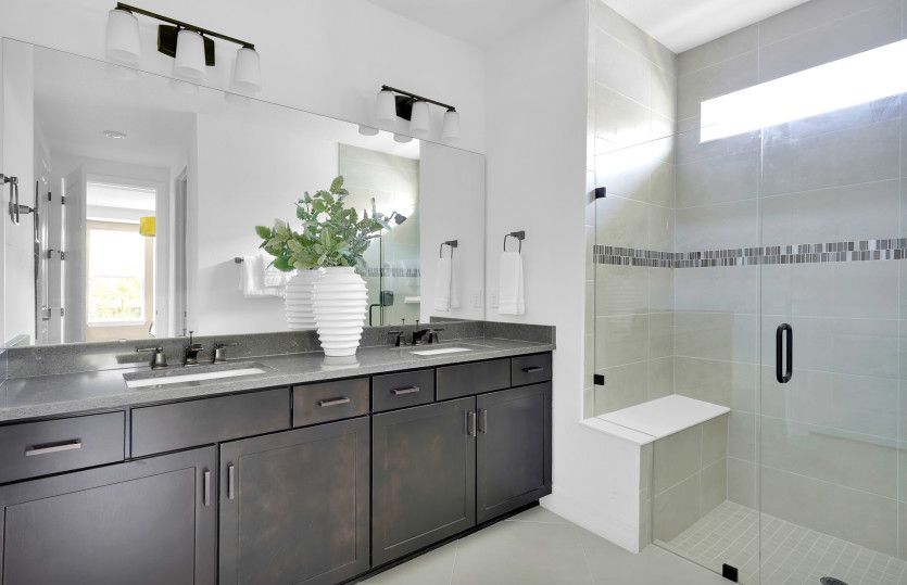 Hallmark | Owner's Bathroom