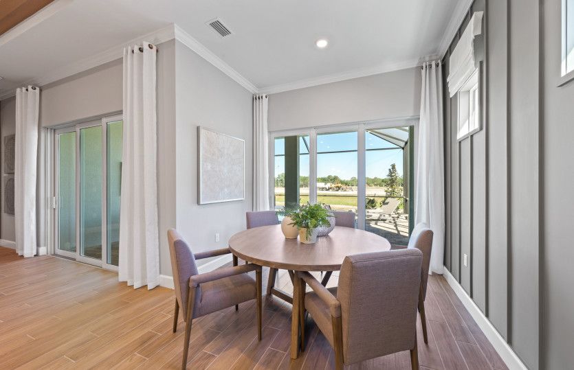 Café dining space with sliding glass door to lanai