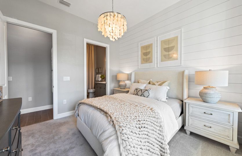 Secondary bedroom with closet