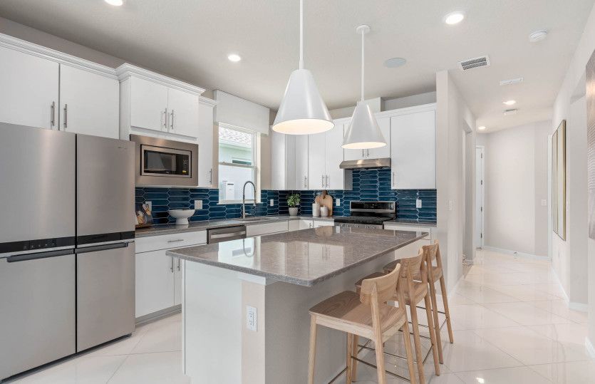 Entertain Easily - Model Pictured