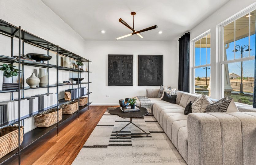 Flex Room, Adjacent to Foyer