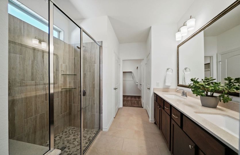 Contour Owner's Bath with Walk-In Shower