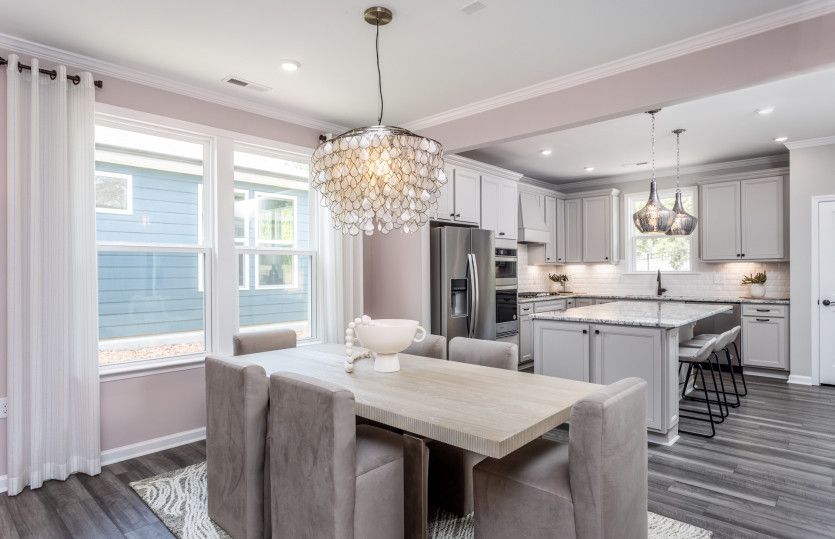 Dining & Kitchen Area
