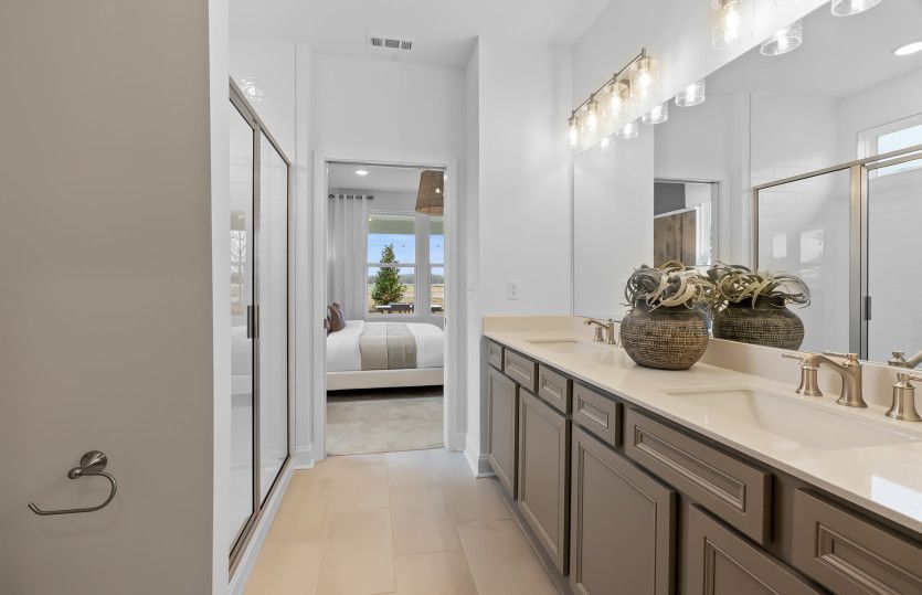 Compass Owner's Bath