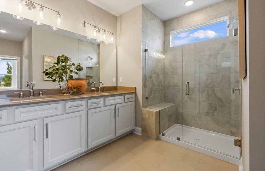 Hallmark Owner's Bath