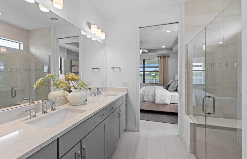 Your ideal owner's bathroom with dual-sinks