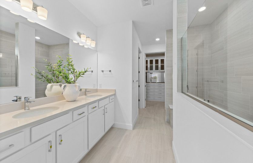 Owner's bath with dual sink vanity