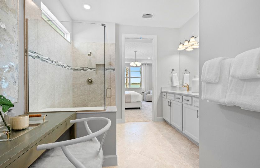 Owner's bath with lots of space