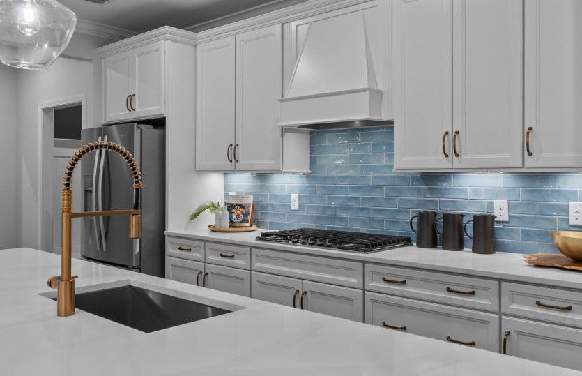 Stunning Backsplash and Kitchen Hardware