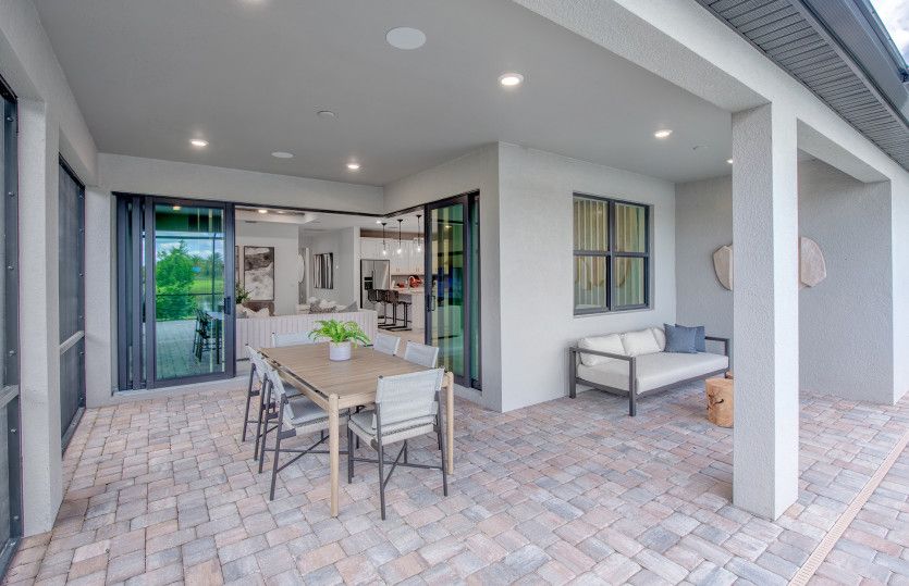 Covered lanai, great for outdoor living