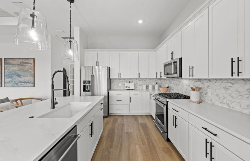 Gourmet kitchen in new homes for sale in Lakewood Ranch