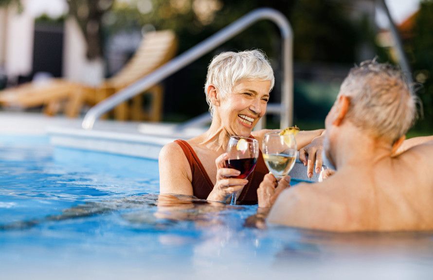 Relax in the pool