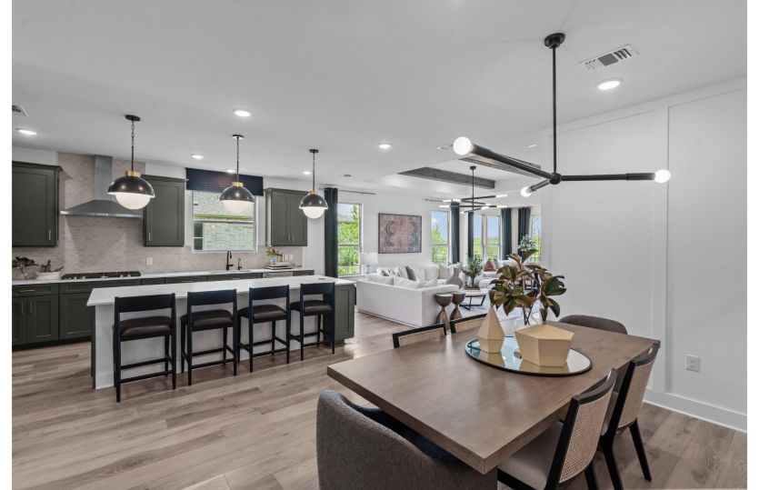 Kitchen & Dining Area
