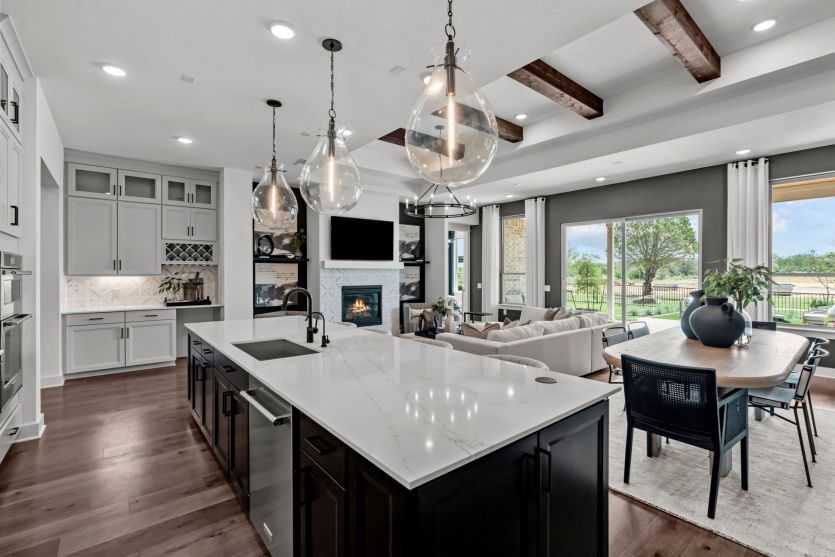 Kitchen & Dining Area