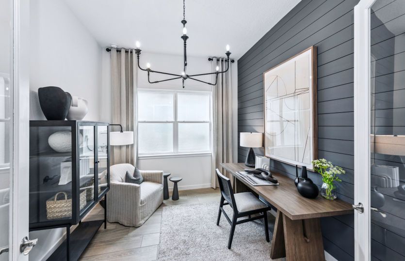 Flex Space, Ideal for an Office, Den or Arts & Crafts Studio