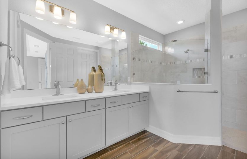 Mainstay Grand | Owner's Bathroom