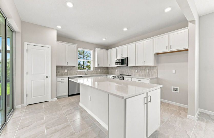 Stylish Kitchen w/KitchenAid Appliances
