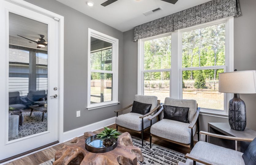 Sunroom for Relaxing & Extra Entertainment Space