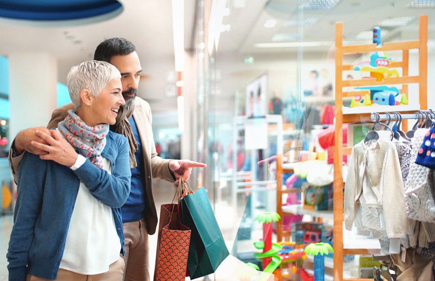 Close to Shopping and Dining