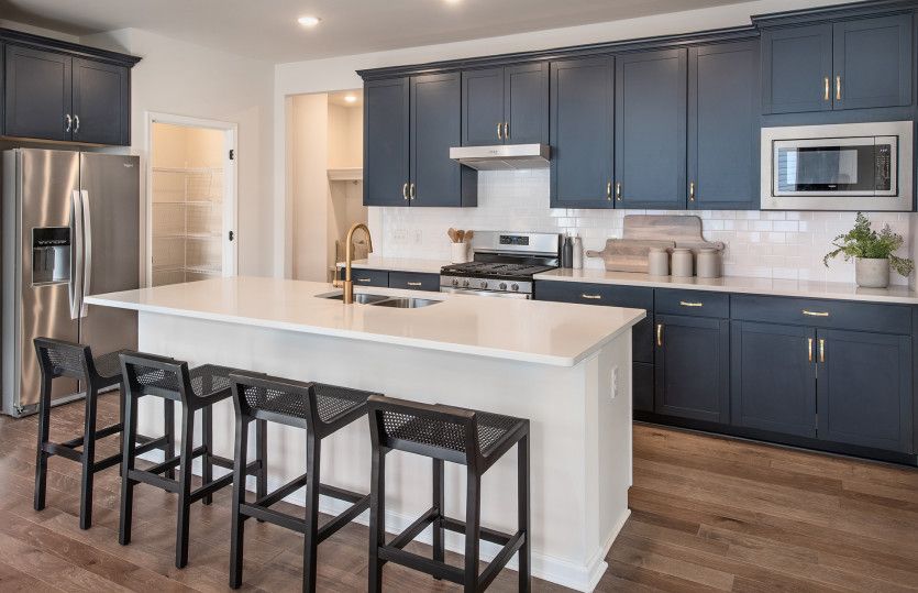 Large Center Island with Countertop Seating