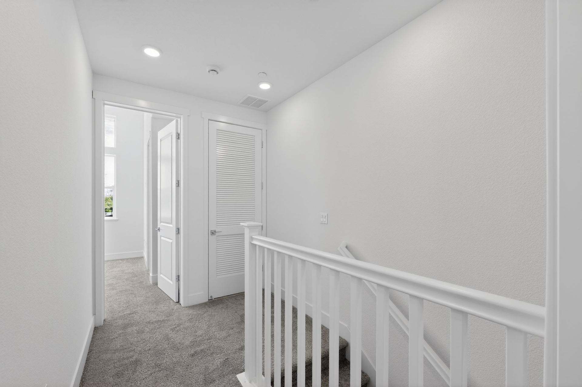 TH1 | Upstairs Landing