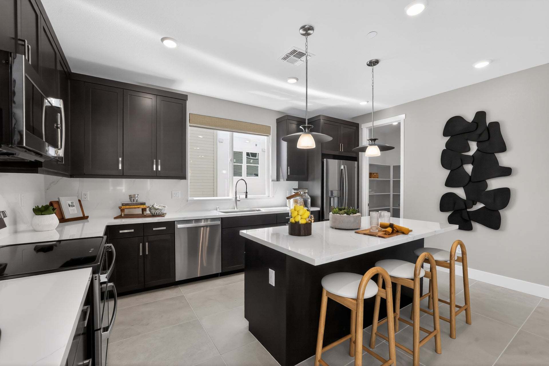 Row Townhome Residence 6 | Kitchen
