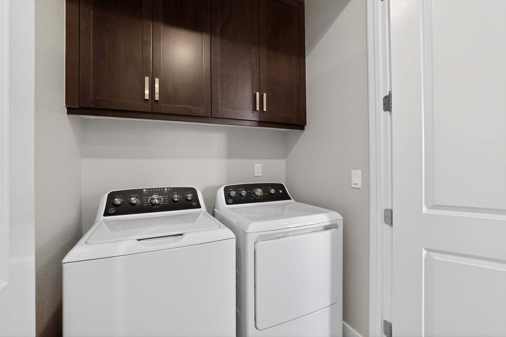 Row Townhome Residence 6 | Laundry
