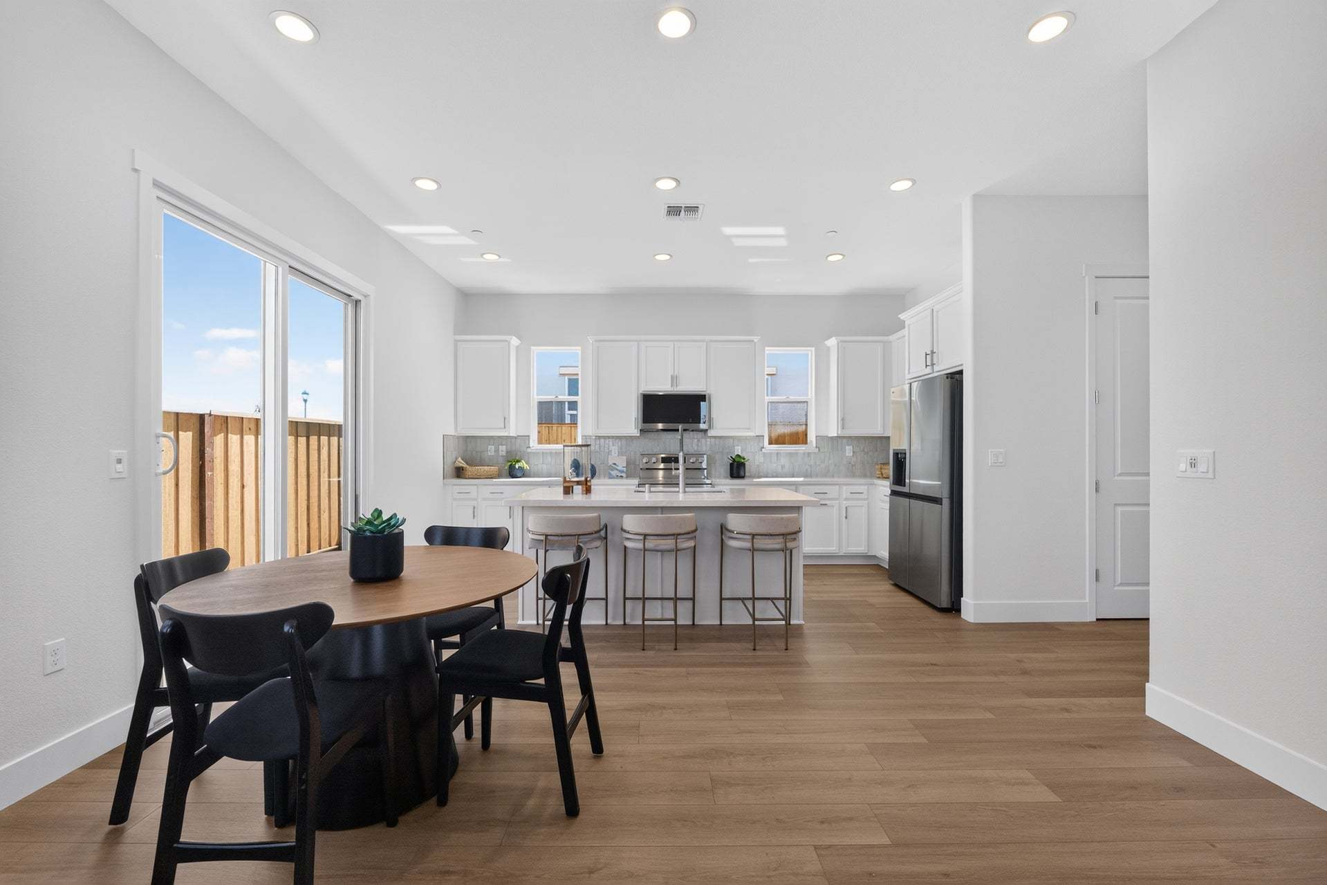 Cottages | Kitchen (No Drop Down Table)