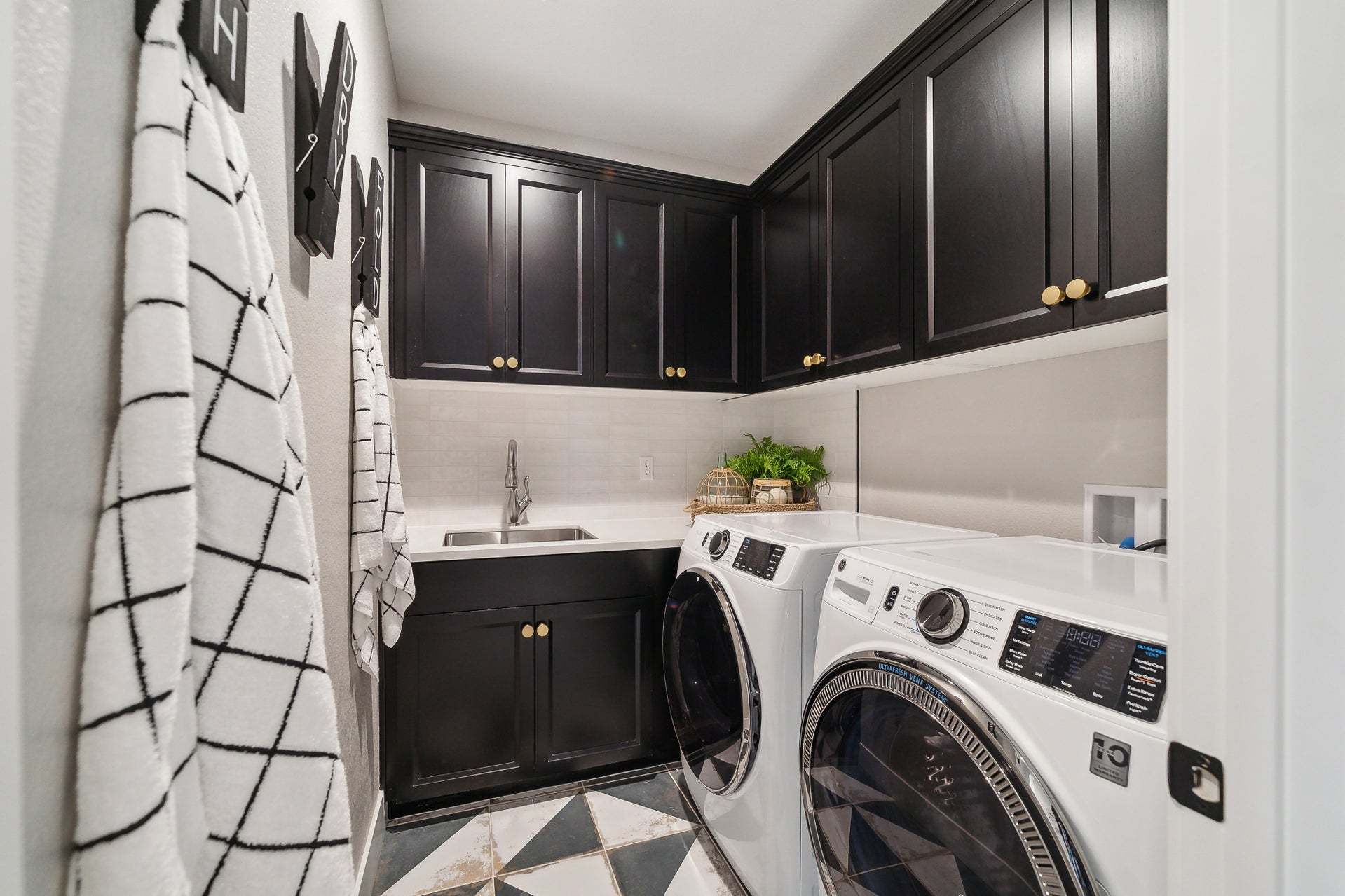 Residence 3 | Laundry