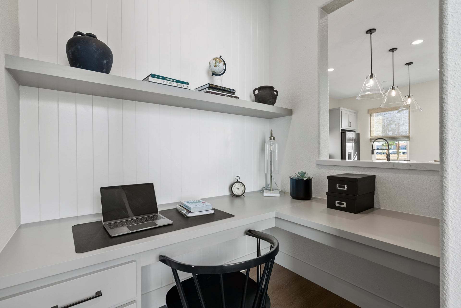 Greenway Residence 2 - Built in Desk/Tech Center