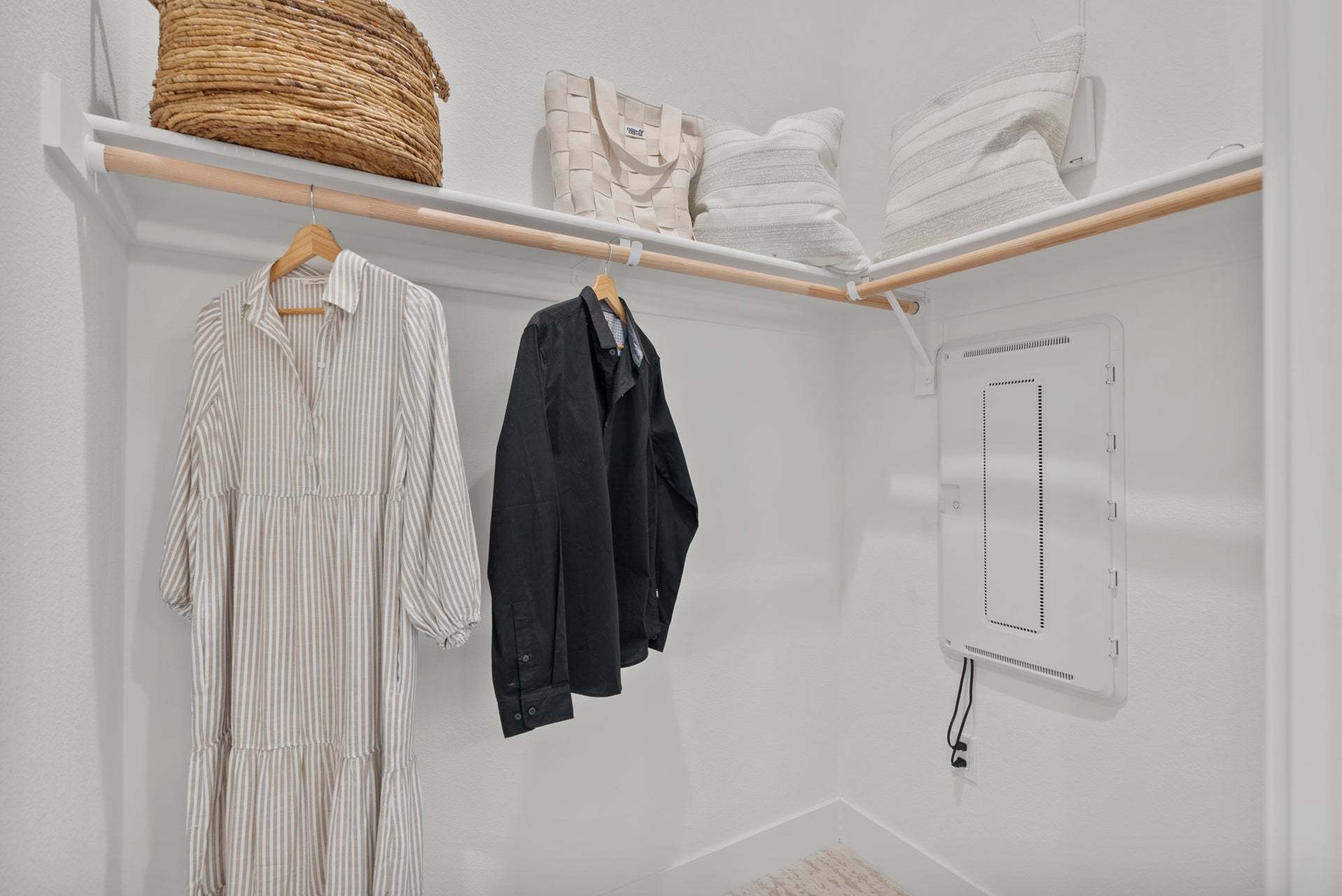 Bungalows Residence 1 - Primary Closet