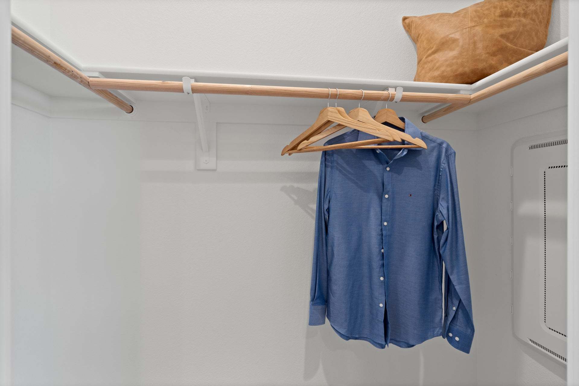 Bungalows Residence 2 - Primary Closet