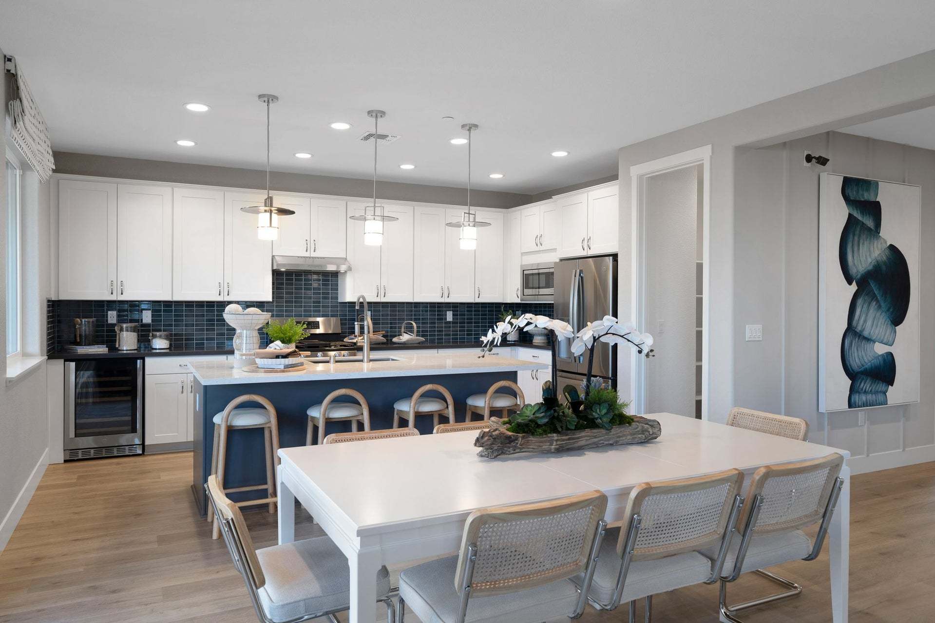 Residence 4 | Dining/Kitchen