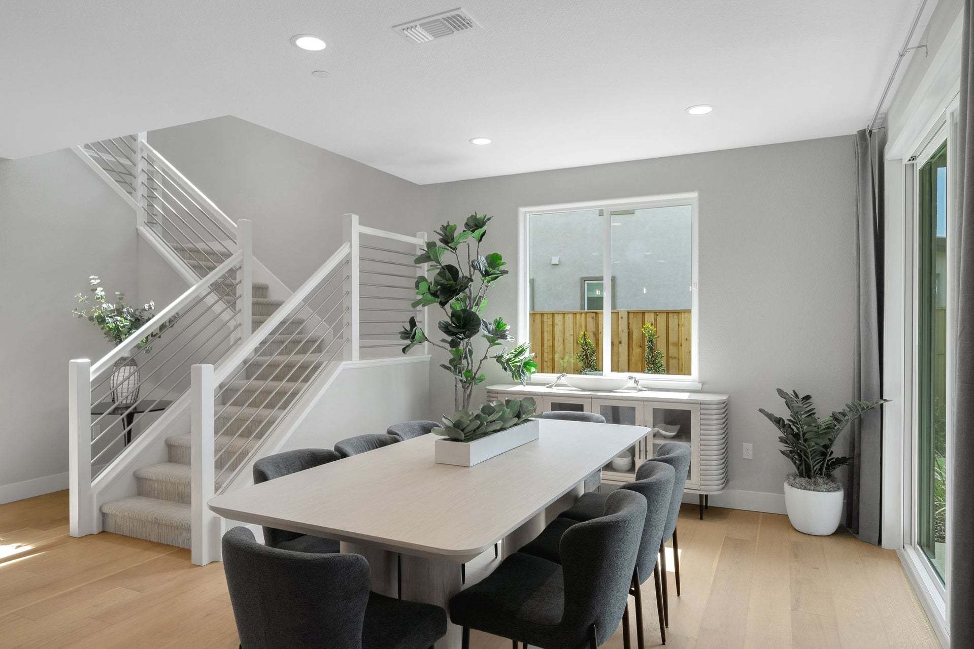 Residence 10 | Dining