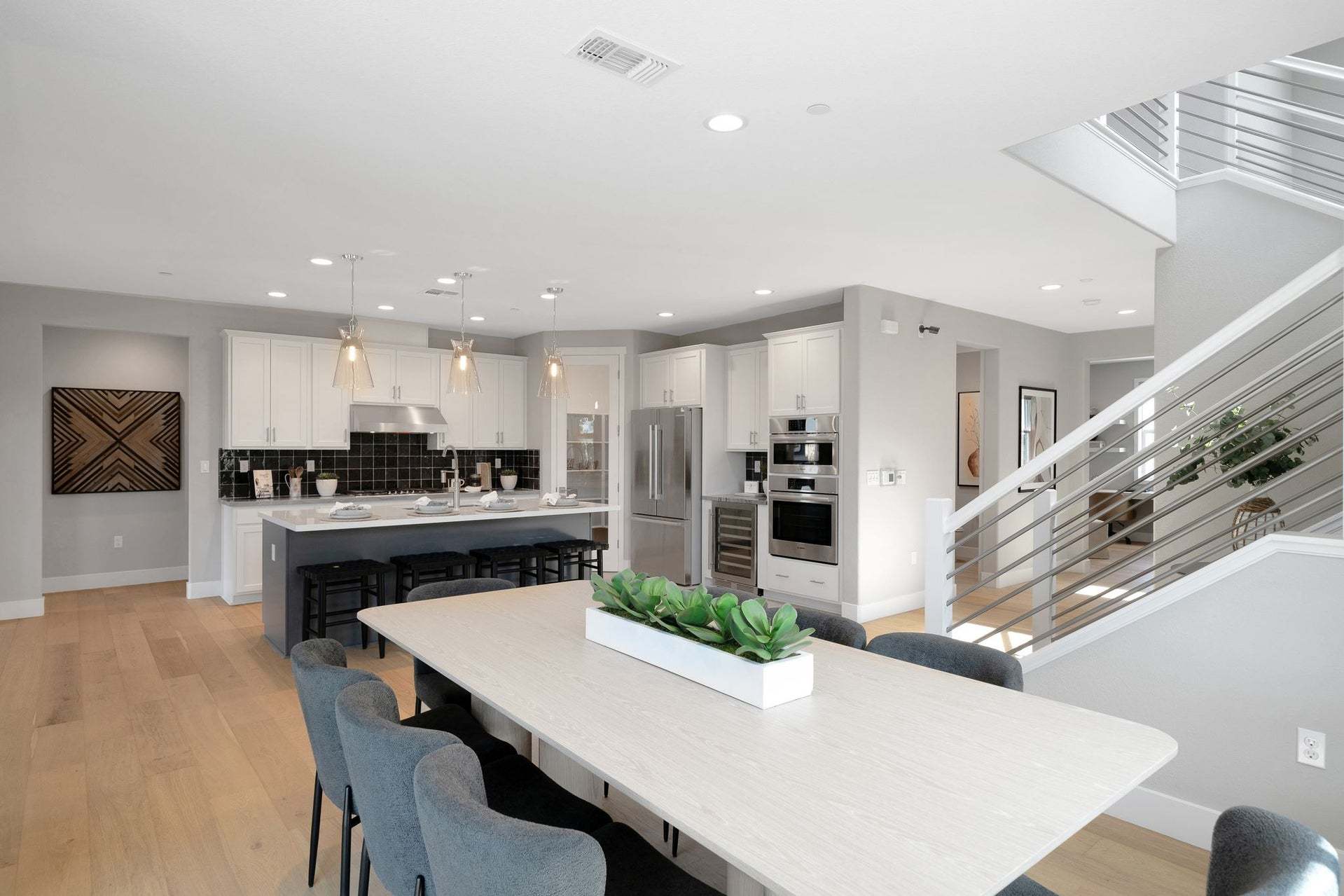 Residence 10 | Dining