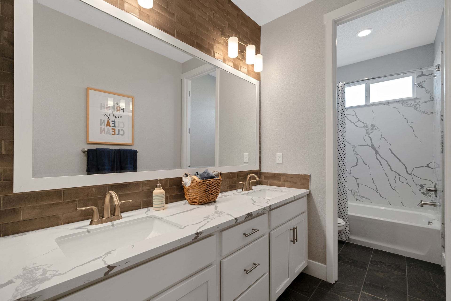 Residence 10 | Bath 2