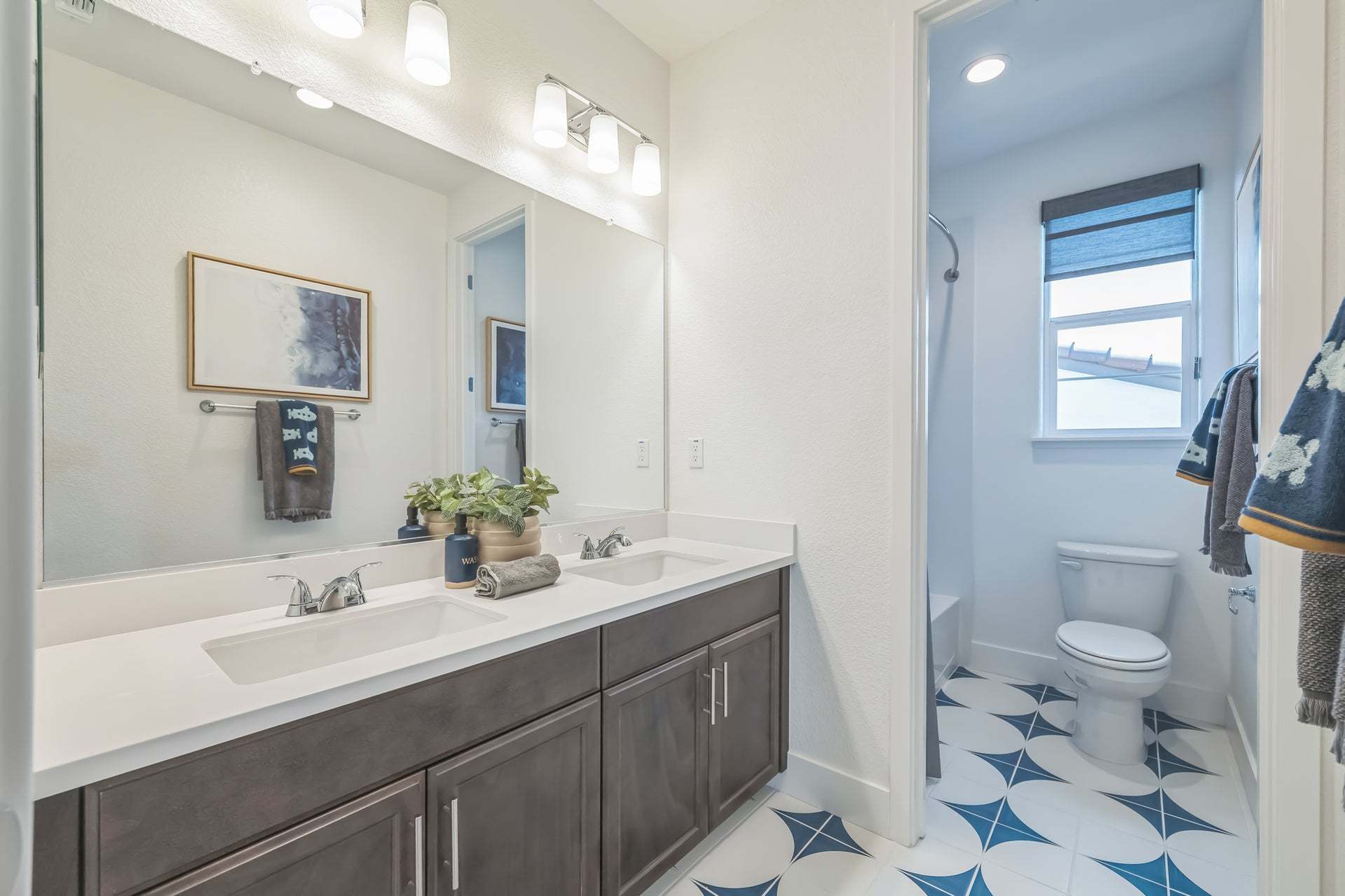 Residence 12 | Bath 2