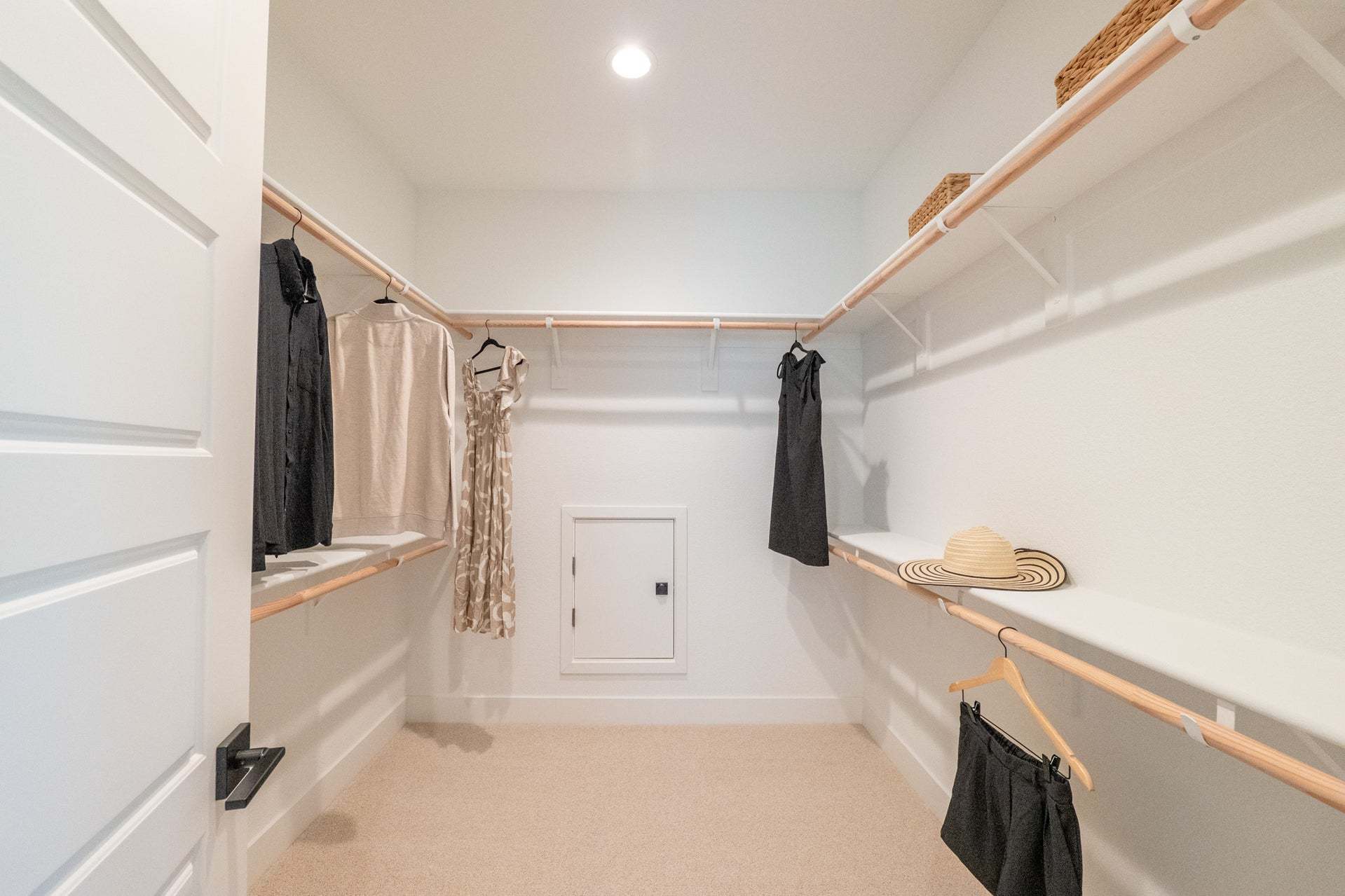 Residence 13 | Owner's Closet
