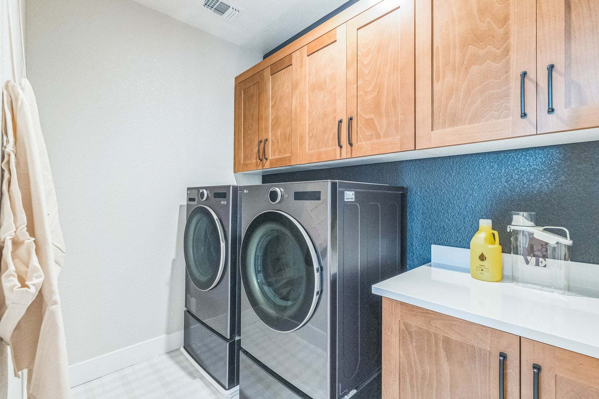 Residence 13 | Laundry